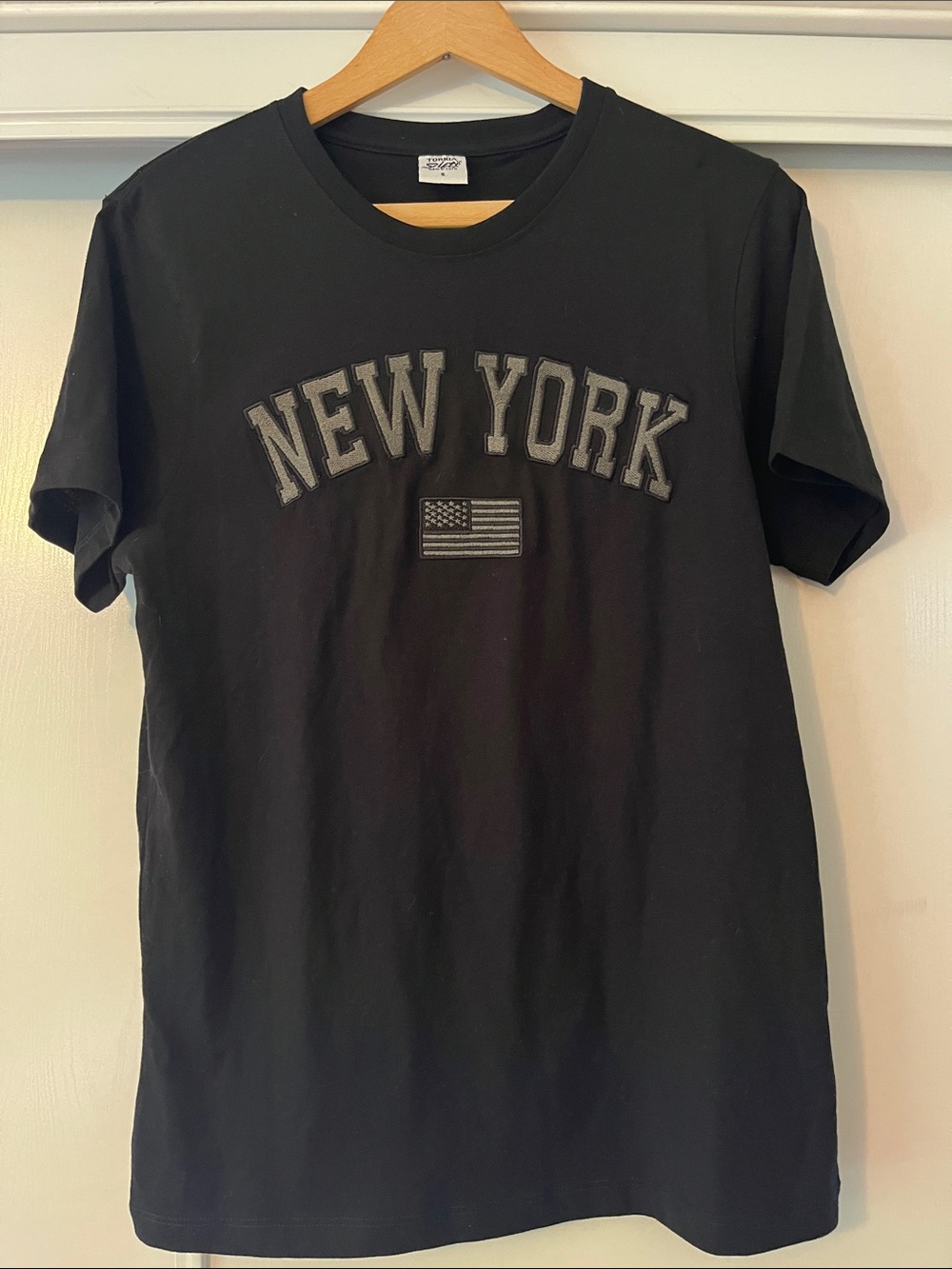 Black 'New York' Embroidered Graphic Tee - Men’s Casual Shirt